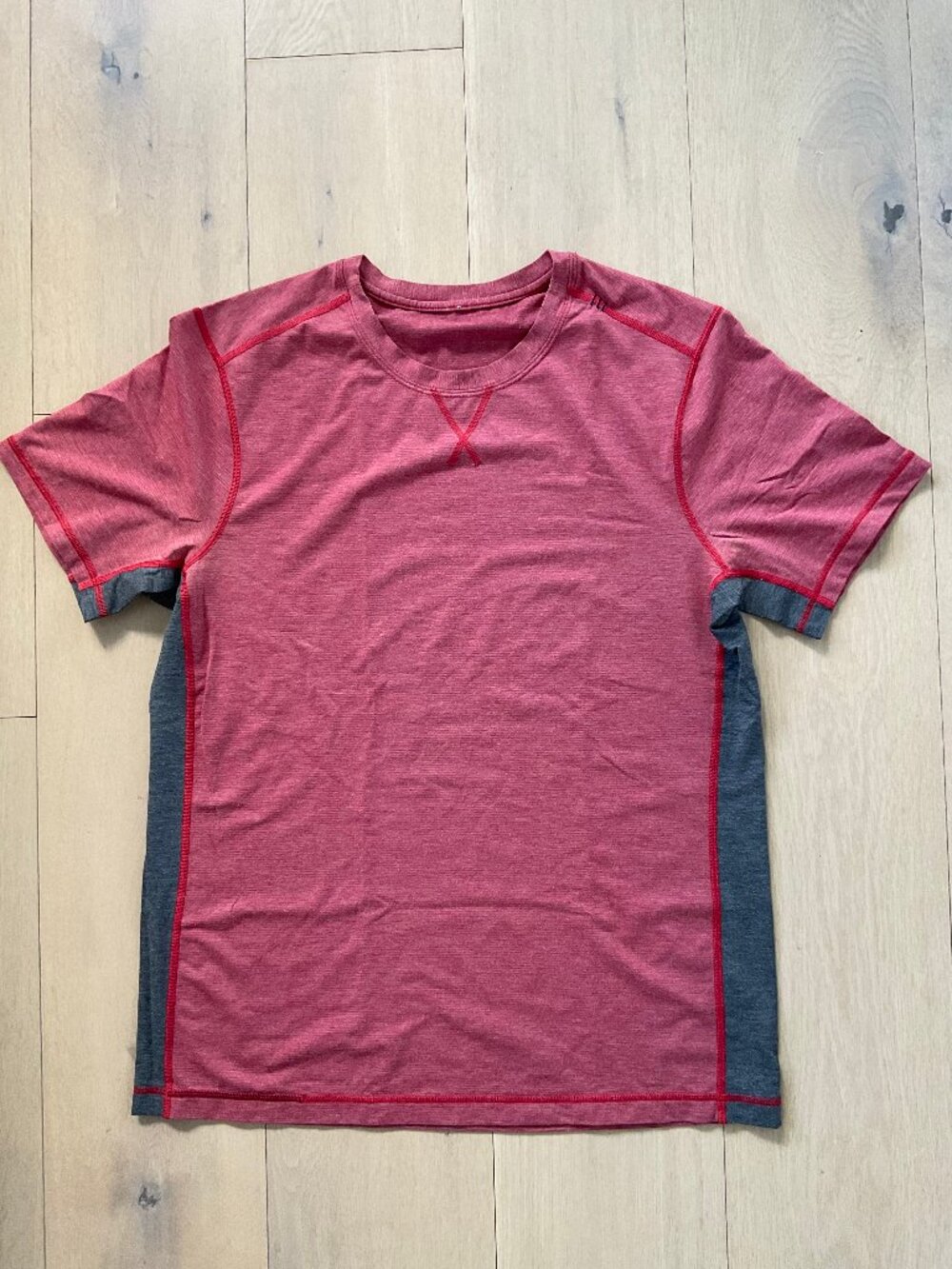 Rare Lululemon Metal Tech T size L